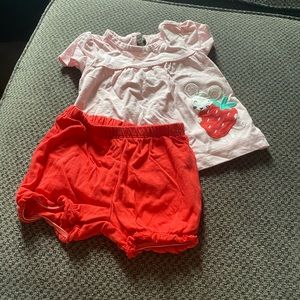 Carter’s baby girl short set size 9mon